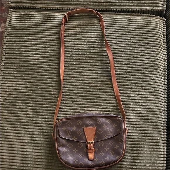 Louis Vuitton Brown Monogram Canvas Saddle Crossbody with Tan Trim - Picture 5 of 5